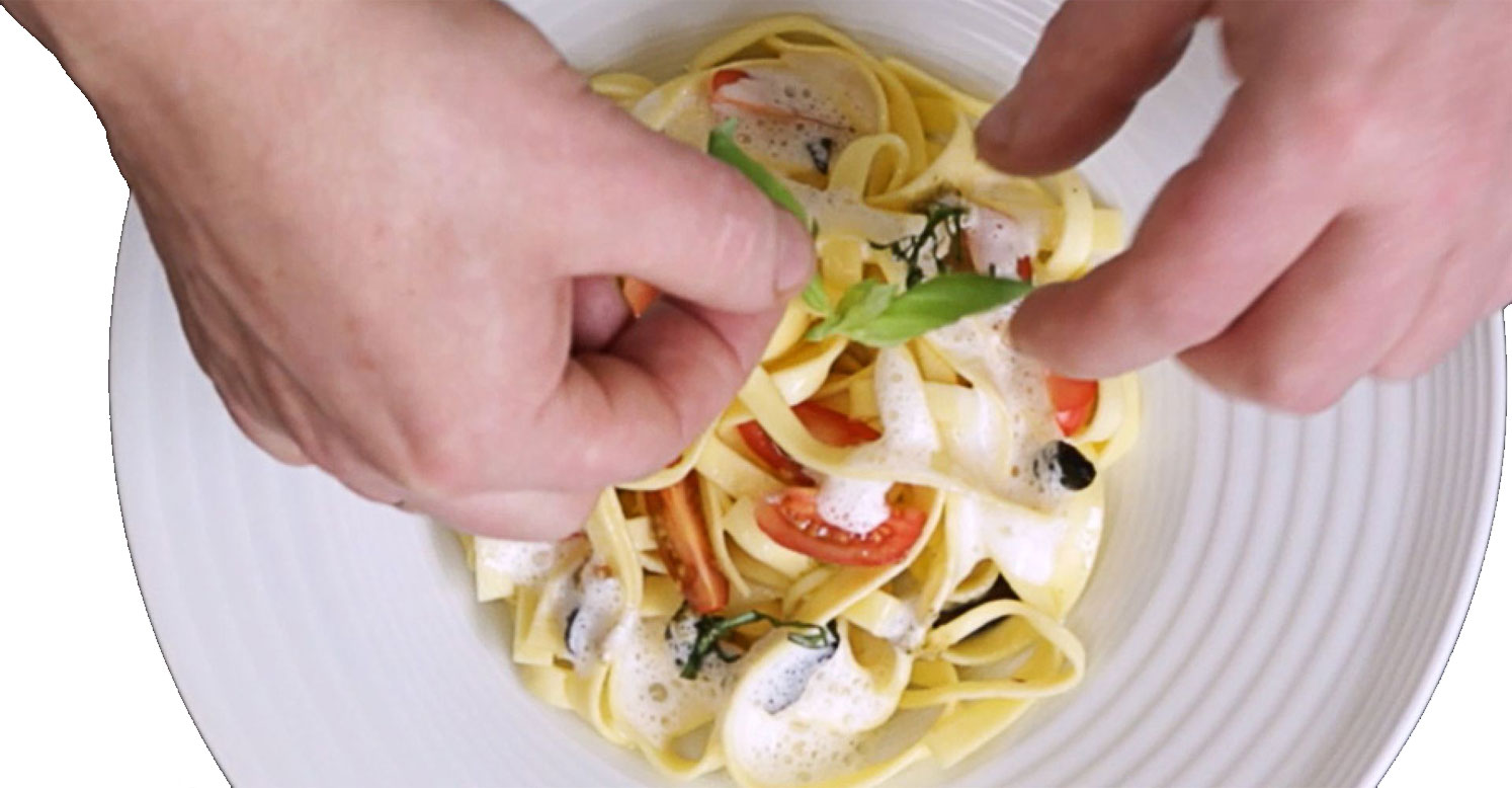 Tagliatelle with tomatoes and basil, Sublime with olive oil